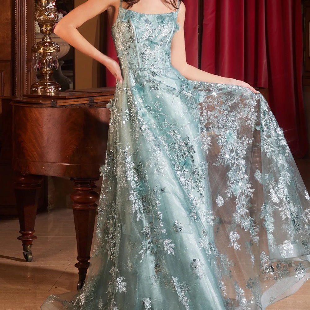 beautiful size 4 prom dress